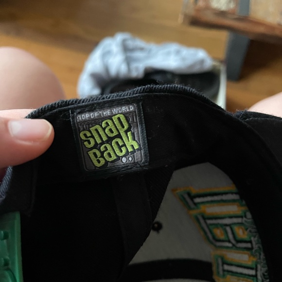 Notre Dame Fighting Irish Snapback Hat - Picture 7 of 7